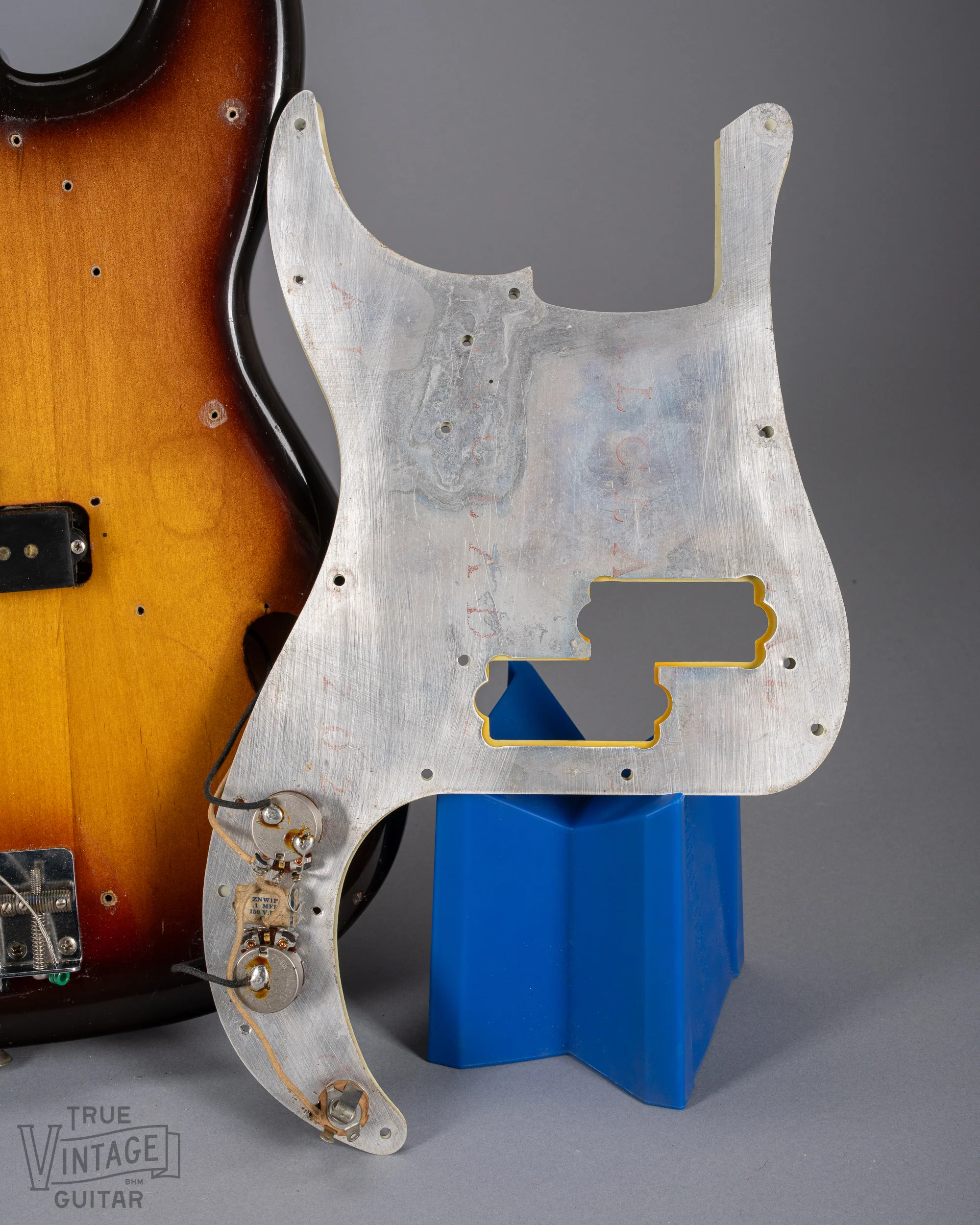 1959 Fender Precision Bass Sunburst Factory Mint Green Pickguard - Image 19