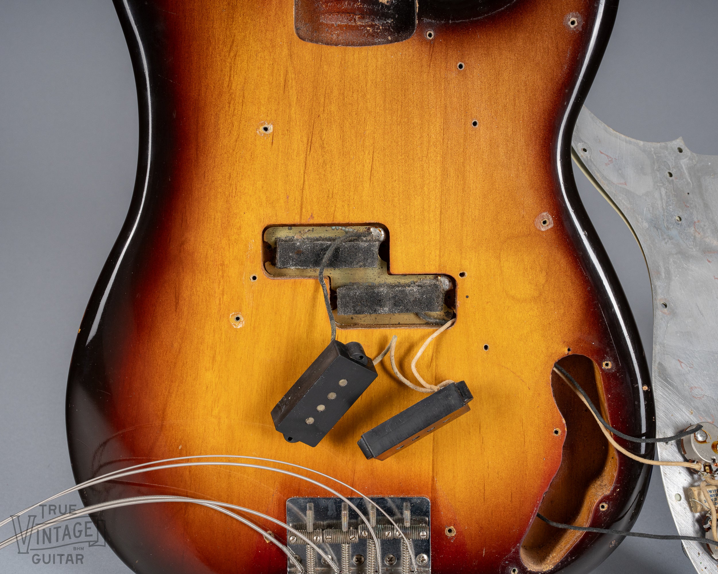 1959 Fender Precision Bass Sunburst Factory Mint Green Pickguard - Image 25